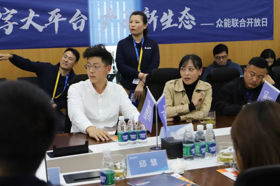 崔總進(jìn)行行業(yè)分享.jpg 崔總進(jìn)行行業(yè)分享.jpg